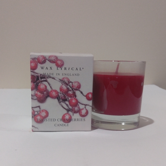 NEW Wax Lyrical, Frosted Cranberries Candle. Made in England - Picture 5 of 5